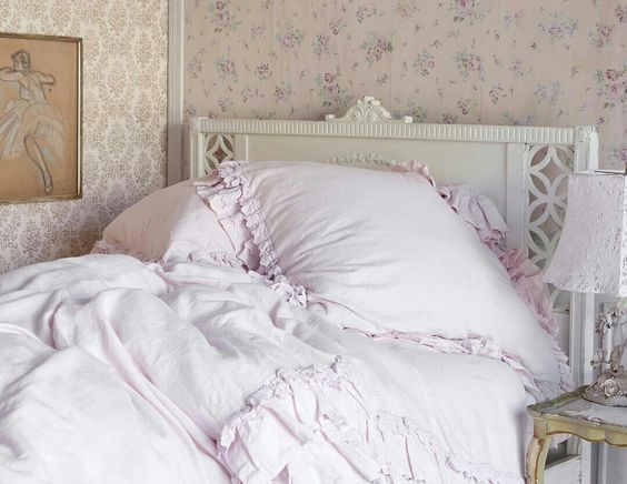 Shabby Chic Decor Inspiration in this pink romantic bedroom with floral wallpaper and vintage style. #shabbychic #bedroomdecor #rachelashwell #romanticdecor