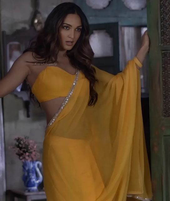 KIARA OFFICIAL FAN BASE on Instagram: "Kiara 😍 FOLLOW:-@kiaraadvani.101 . . . . . .#kiaraadvani #sidharthmalhotra #kajalagarwal #shraddhakapoor #rashmikamandanna #hinakhan #tamannahbhatia #kritisanon #kareenakapoor #sidnaaz #bhumipednekar #saraalikhan #ananyapandey #rakulpreetsingh #janhvikapoor #samanthaakkineni #montusarswa #biggboss #akshaykumar #salmankhan #shahrukhkhan #hrithikroshan #ranveersingh #varundhawan #shahidkapoor #tigershroff #shehnaazgill #kartikaaryan"