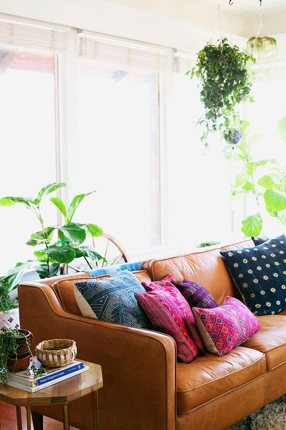 Những điều cần tránh trong bài trí phòng khách và nên mua sofa da ở đâu?