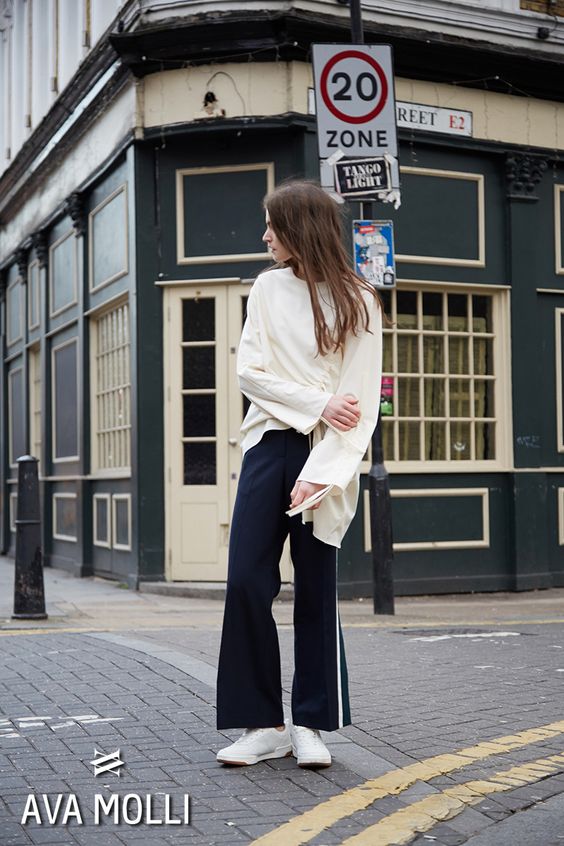 ìë°ëª°ë¦¬ AVAMOLLI 2018SS âë í¸ë ìí´ ì¬ë¦¿ í¬ì¸ (2031 Ratner satin slit pants(navy))â ì
ëë¤. â¶ï¸ë¬¸ì / Buyer Inquiry -E-MAIL : avamolli@naver.com -SITE : www.avamolli.com #ìë°ëª°ë¦¬ #AVAMOLLI #ìí¸ #2018SS #컬ë ì
#ì²´í¬ #ì¸ #í¸ë ì¹ì½í¸ #ëí¸ #ìì¼ #ë°ì§ #í¬ì¸ #ì¬ì±ë³µ #ì¬ì±ìë¥ #ì¬ì±í¨ì
#ì¼í몰 #ì½í¸ #ì¸ì½í¸ #ìí¸ #롱ì½í¸ #롱ìì¼ #ì¸ë§í¬ì»´í¼ë #ë¶ì¸ ì»· #ì¤ì»¤í¸ #longcoat #coat #longjacket #jacket #wool #suit #trenchcoat #woman #girl #apparel #design #designer #brand #shoppingmall #mall #fashion #collection #suit #pants #woolmark #woolmarkcompany #bootscut #skirt