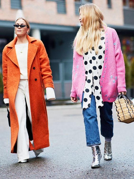 How to wear brights like a fashion expert? Just follow these easy formulas from the street style stars we know and love.
