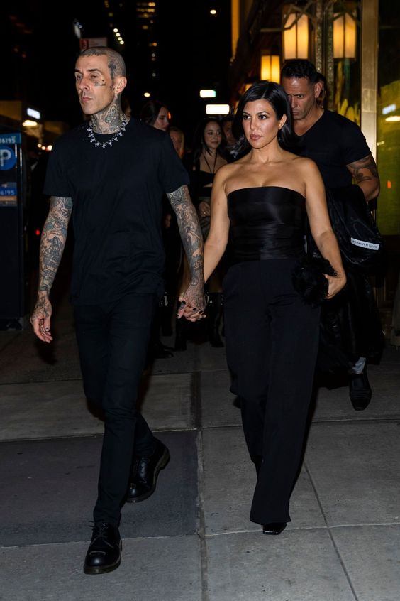 Kourtney Kardashian HD Photos, Wallpapers, Images Kourtney Kardashian and Travis Barker