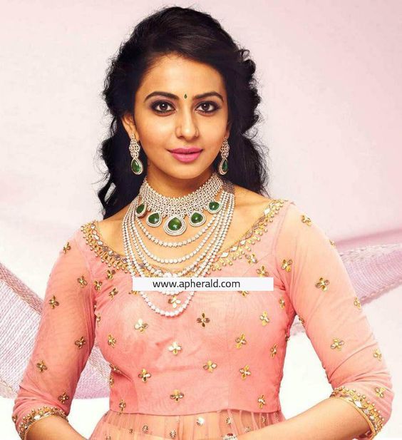 Rakul Preet Singh at Vaibhav Jewellers