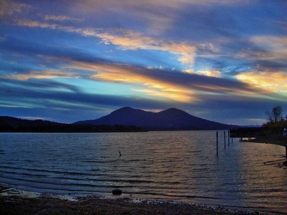 Can You Swim In Clear Lake California Clear Water In California Includes These Amazing Blue Water Pools To Swim In Narcity Traveldestinatio In 2020 Lakes In California California Travel Places To Travel