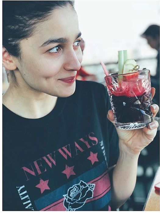 Alia bhatt Follow @aRchit3298 on Twitter #beautiful #hot #traditional #fashion #beauty #cute #adorable #style #glamour #gorgeous #stunning #hotness #hottest #smile #sexy #bollywood #hollywood #success #pretty #life #daily #fitness #yoga #princess