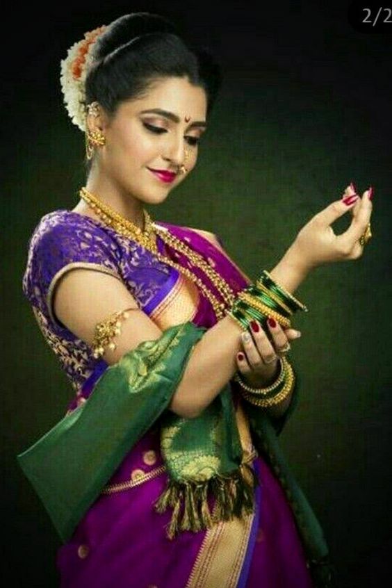 Saree Poses For Girls