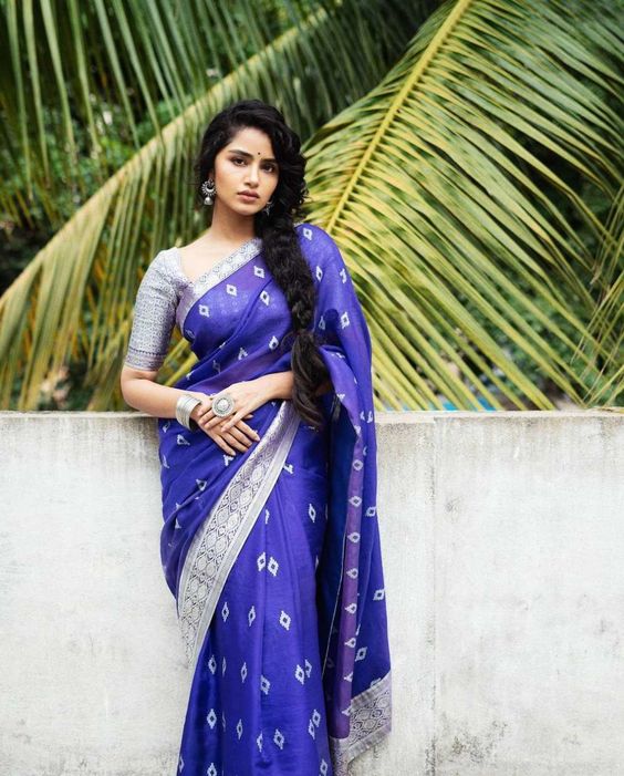 Anupama Parameswaran drapes on a blue organza saree and looks stunning!