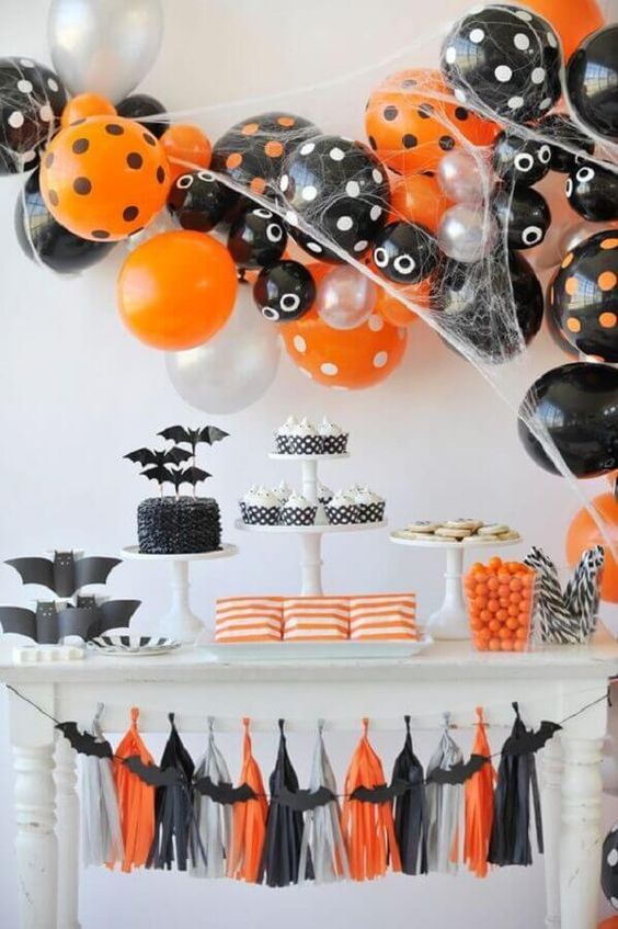 61. Decoração simples de mesa de Halloween – Foto: Pinterest #diadasbruxas #diadasbruxasassustador #diadasbruxasfantasia