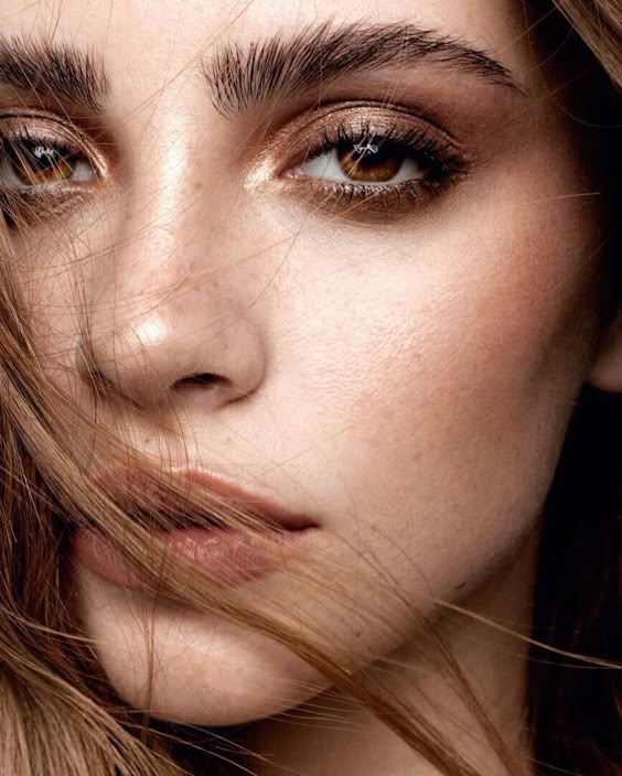 Happy Brows is de nieuwe wenkbrauwen trend Happy Brows is de nieuwe wenkbrauwen trend