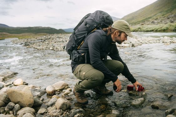 Fjällraven-Rucksack-Natur-Outdoor-Wanderrucksack-Mann-Bach-Utility