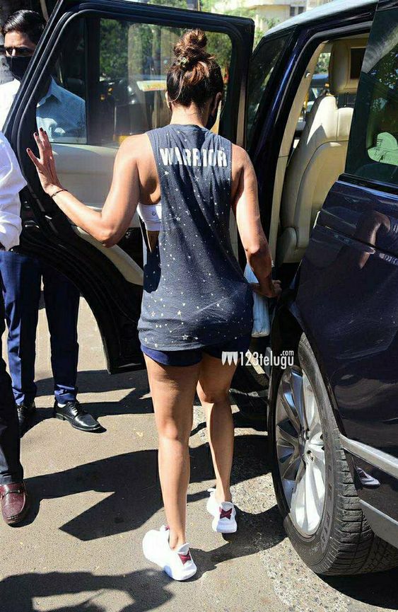 rakul-preet-singh-gym-hot