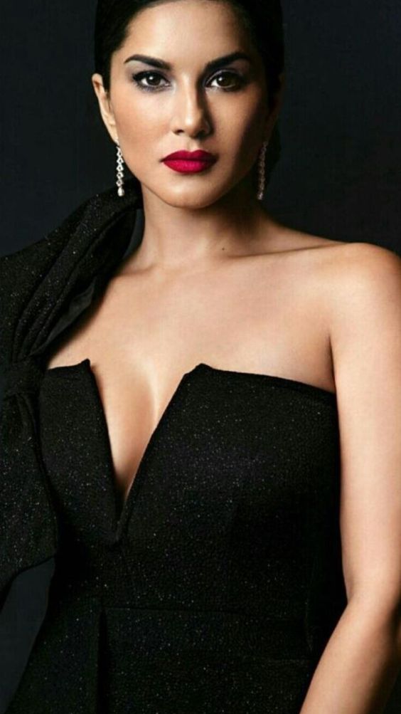 Sexy sunny leone