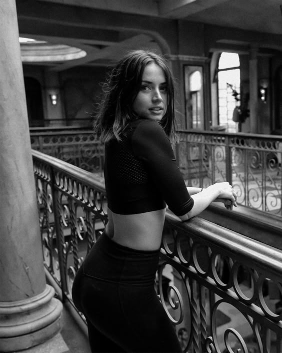 Ana de Armas behind the scenes of No Time to Die