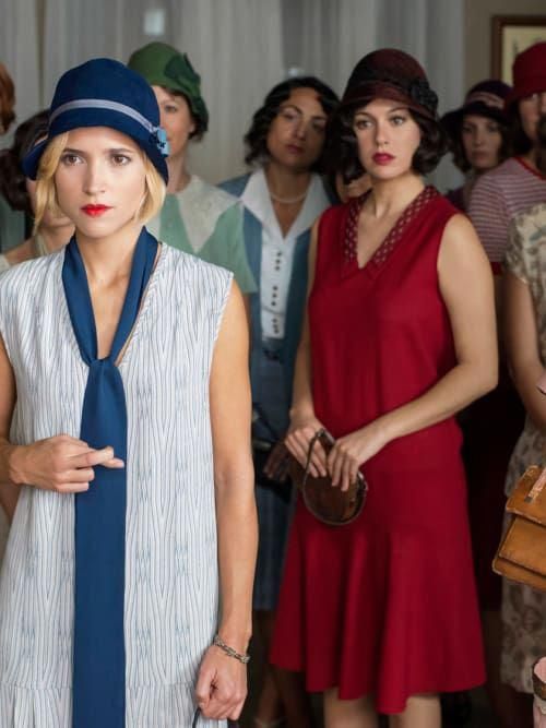 Can I have the red outfit? "Las chicas del cable" #Spanishstyle ...