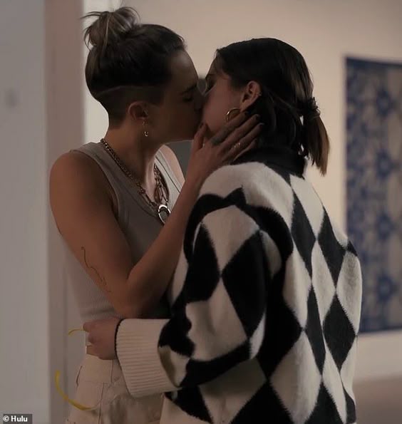 Cara Delevingne talks kissing Selena Gomez for hit Hulu show