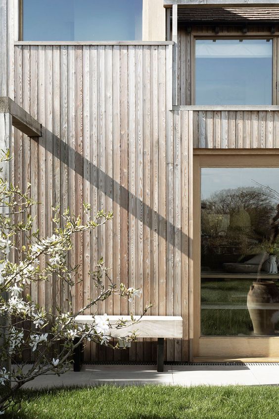 This 200-Year-Old House In England Received A Wood Covered Addition