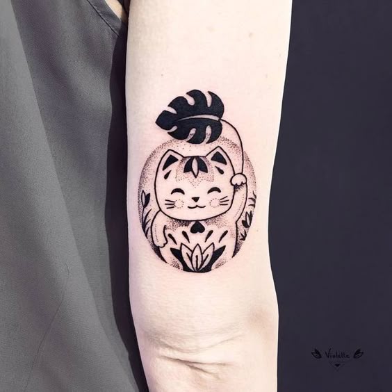 Maneki-Neko and Monstera Leaf Tattoo by violette_bleunoir
