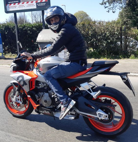 aprilia-tuono-660