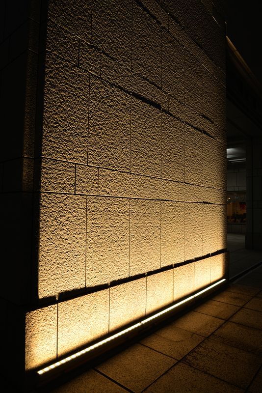 Exterior linear lighting outlet