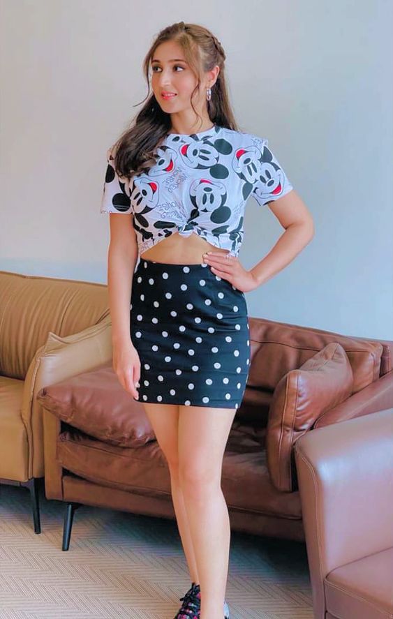 angel-rai-singer-hot