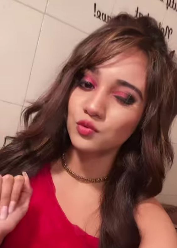 avneet-kaur-s**y-yoga-yoga