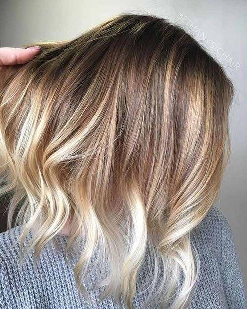 Ombre Hair Looks That Diversify Common Brown And Blonde Ombre Hair Ombre Hair Blonde Choppy Bob Hairstyles Short Hair Balayage