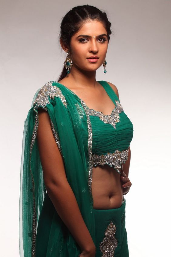 Deeksha Seth Latest Photo Gallery ~ Welcome to HelloTolly.com ~ Tollywood | Bollywood | Kollywood - News,Wallpapers,Stills,Videos