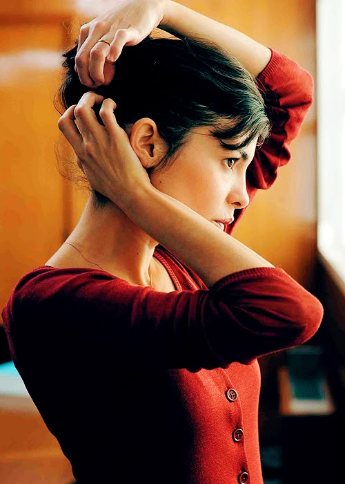 I love that hair! Tempting to go short...