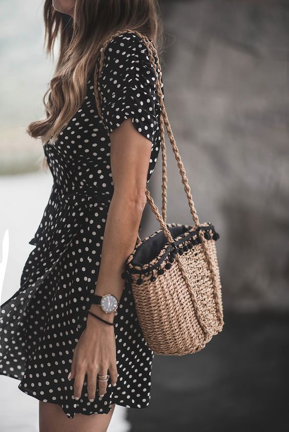 Polka dots and a straw bag Pinterest: @fromluxewithlove / www.fromluxewithlove.com