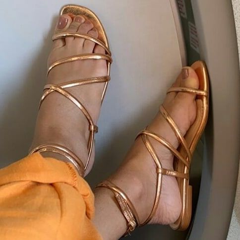 shoes Luiza Barcelos Via silviabraz #rasteirinhas #golden shoes Luiza Barcelos Via silviabraz #rasteirinhas #golden