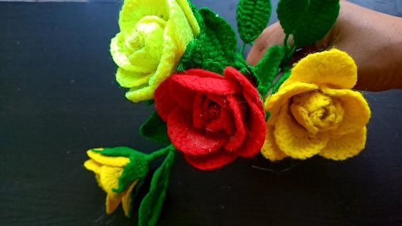 Ashan se wool ka gulab phool banana sikhe | Simple crochet flower rose | easy rose flowers crochet - YouTube