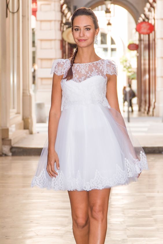 Ludivine Guillot, robe de mariée sur mesure à Lyon. Bohème chic ... Robe de mariée sur mesure Lyon - Ludivine Guillot / Robe - Mariée - Courte -