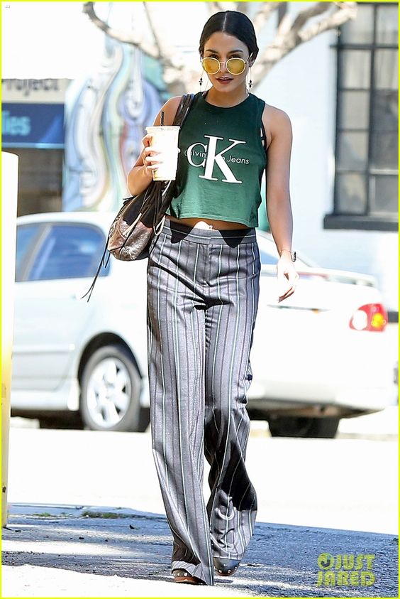 Vanessa Hudgens Grabs Lunch with Her Ladies!