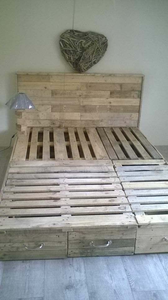 Pallet Bedroom Furniture pallet bedroom suite / chambre en palette • pallet ideas | pallets Pallet Bedroom Furniture pallet bedroom suite / chambre en palette • pallet ideas | pallets