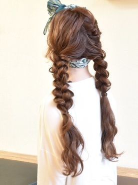 バンダナ スカーフを使った 三つ編み のレディースコーディネート 三つ編み ヘア アイディア ヘアアレンジ バンダナ スカーフを使った 三つ編み のレディースコーディネート 三つ編み ヘア アイディア ヘアアレンジ