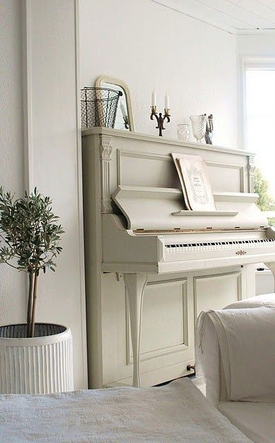 White piano in room with tone on tone decor and a quiet atmosphere. #toneontone #whitepiano