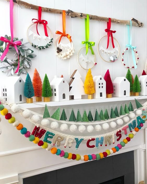 Dining room Christmas decor