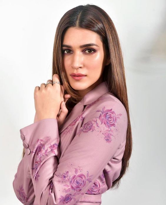 Kriti Sanon looks classy in a dainty lavender pantsuit.