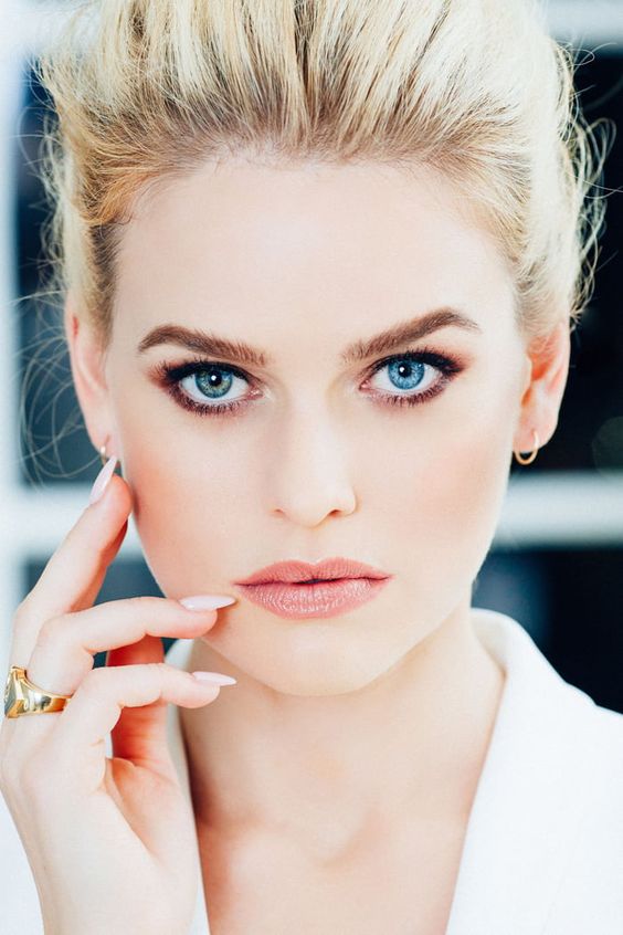 Alice Eve - Girl Celebrity