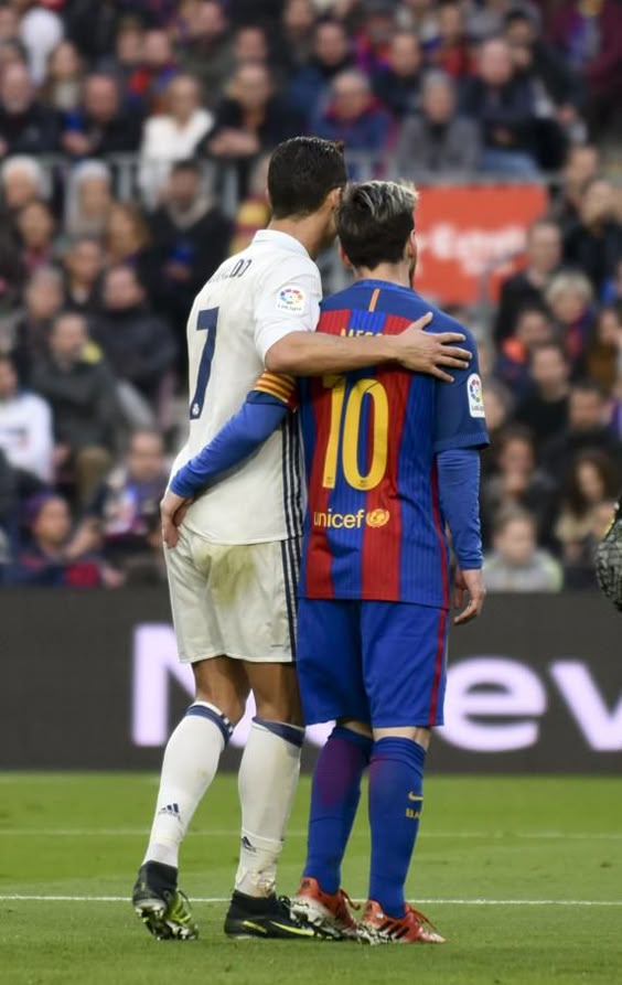 Cristiano y Messi durante el Clásico FC Barcelona Real Madrid. FOTO de Manel Montilla MD.