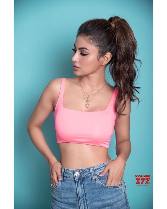 Actress Mouni Roy Hot Fashion Stills - Social News XYZ Actress Mouni Roy Hot Fashion Stills #Actress #MouniRoy