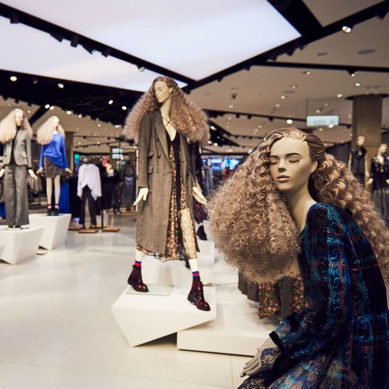 RESERVED, Oxford Street, London, UK, "Your hair is 90% of your selfie", photo by Discover LPP, pinned by Ton van der Veer