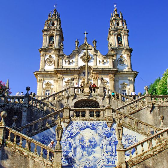 Ese cariño, respeto y admiración que tenemos por nuestro hermano peninsular lo merecía. Elegir los pueblos más hermosos de su geografía es imposible, así that ha haremos with los que están por encima del Tajo para demostrar que no solo compartimos ríos, también maquillaje rural. Porque sí, nos parecemos, pero encima es que en Portugal parecen haber sabido sacar más partido in las pequeñas poblaciones, haciéndolas más duras at paso del tiempo y por lo tanto, más bellas.