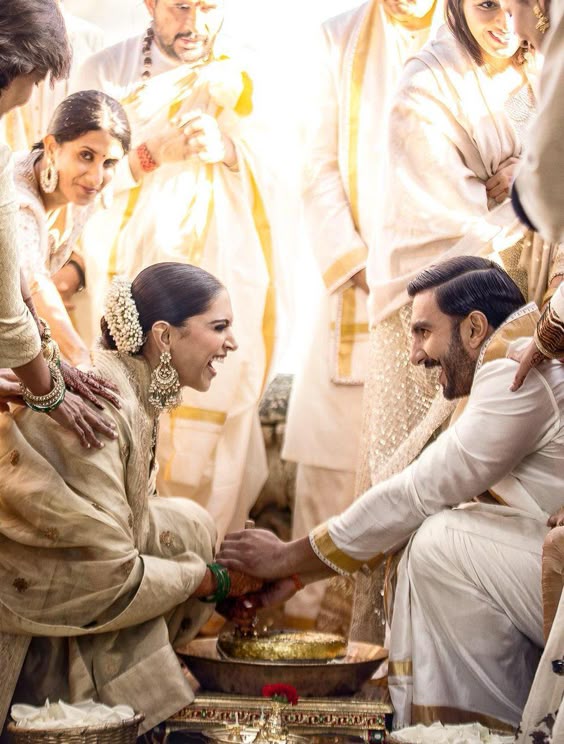 These gorgeous pictures of DeepVeer wedding and Mehendi would melt your heart
