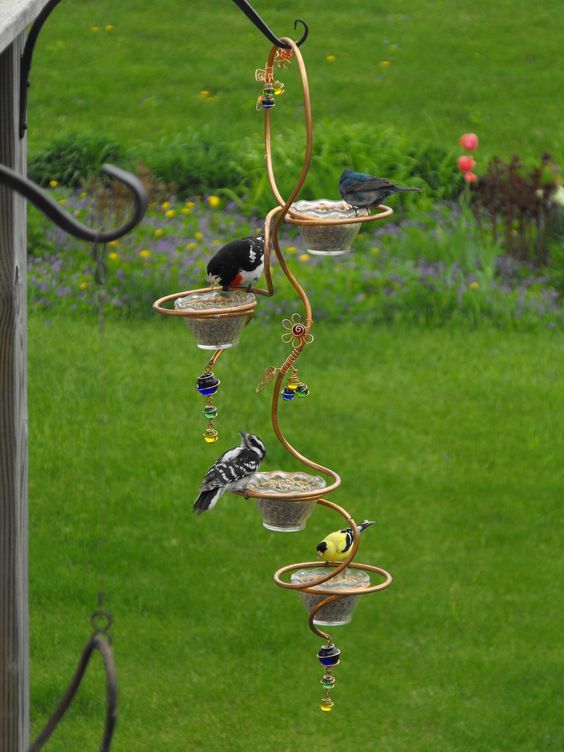 Outdoor Garden Yard Decor Themed Mesh Bird Feeders Attract Birds To Garden Attached On Tree Birdseed Holder