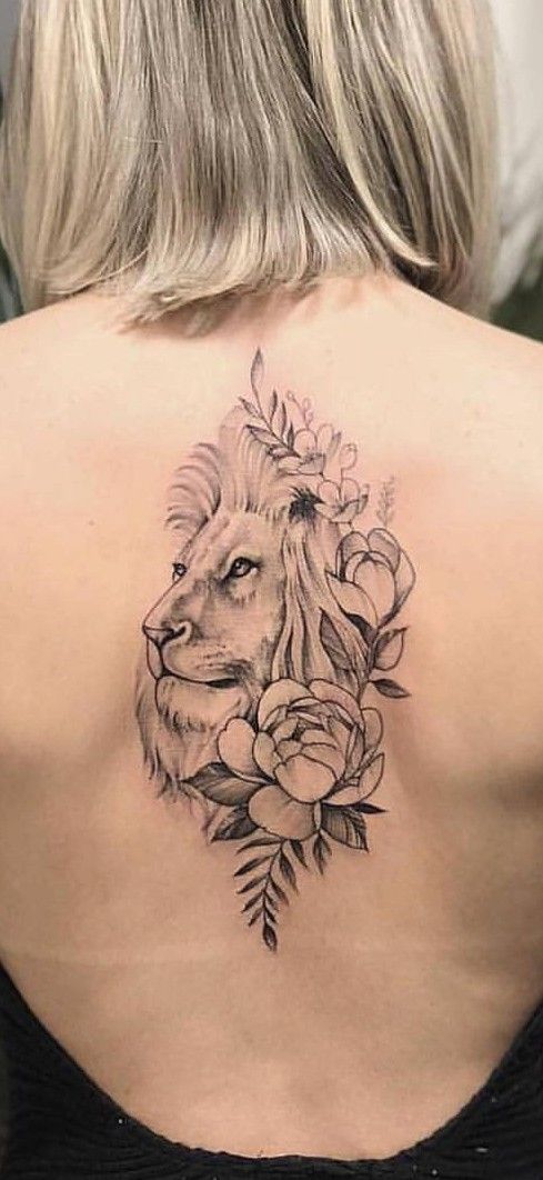 Lion with flowers back tattoo | Tatuagens aleatórias, Tatuagem leão nas costas, Tatuagem