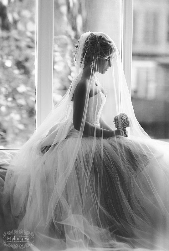 14 Top Wedding Photography Pose Ideas for the Bride