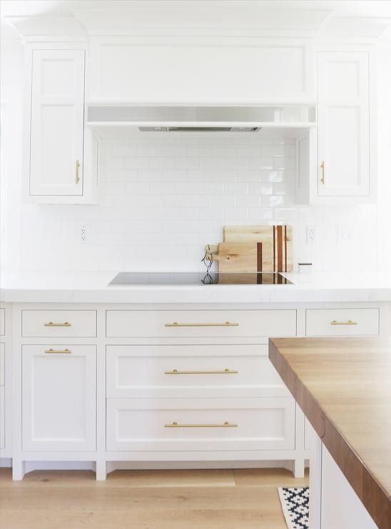 8 Best Hardware Styles For Shaker Cabinets Kitchen Handles Styling Kitchen Cabinets Handles, Best Handles For White Kitchen Cupboards