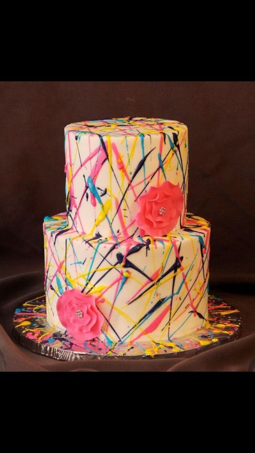 Para el pintor rebelde que llevamos dentro Loved doing this cake! Buttercream with royal icing "splatter"