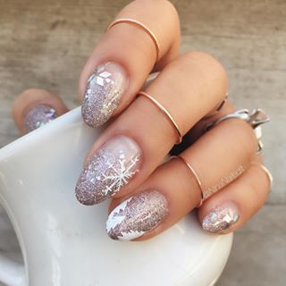 Winter nails at their finest. | 19 Gorgeous Nail Art Designs That Will Make You Feel Christmassy